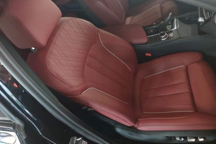 Used BMW 5 Series 2022 Second Facelift 530Li Luxury Version M Sport Package Right Front Seat