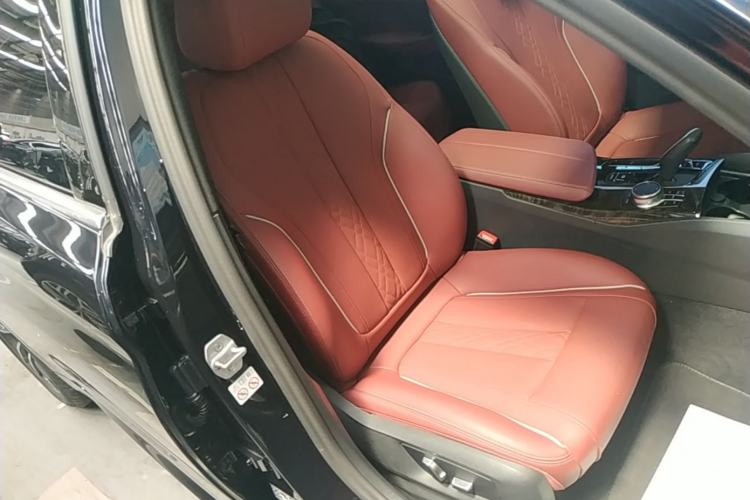 Used BMW 5 Series 2022 Second Facelift 525Li M Sport Package Right Front Seat