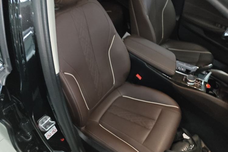 Used BMW 5 Series 2022 Second Facelift 525Li Luxury Package Right Front Seat
