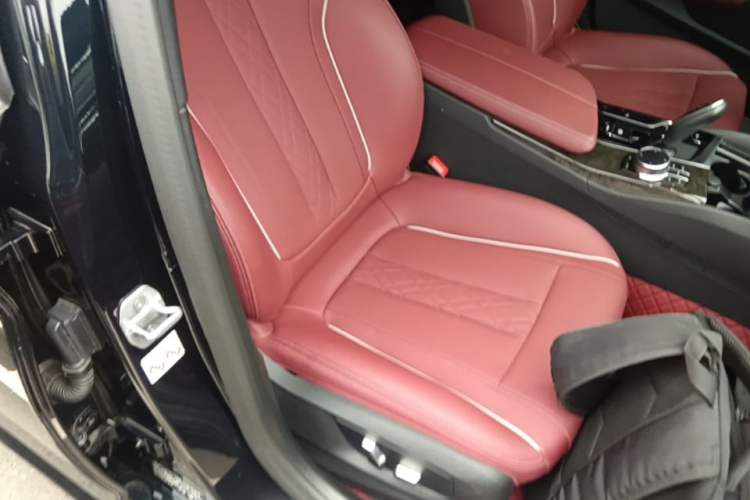 Used BMW 5 Series 2022 Second Facelift 525Li M Sport Package Right Front Seat