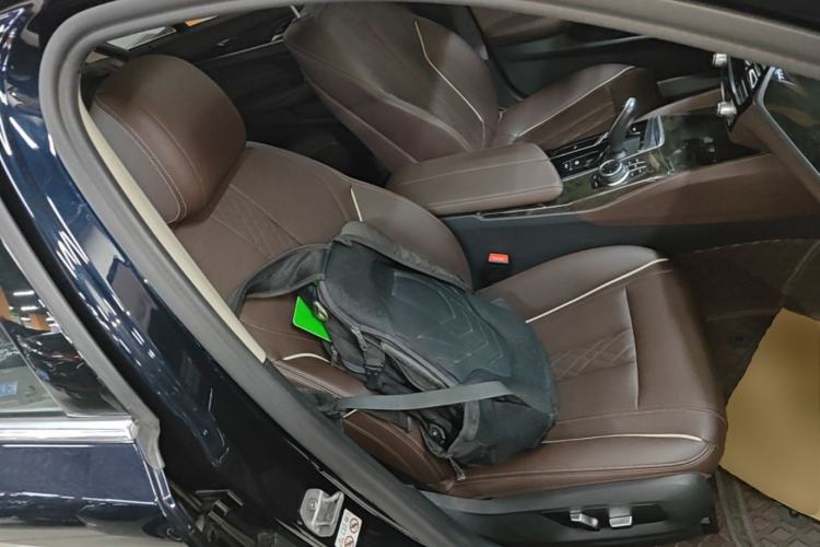 Used BMW 5 Series 2022 Restyled 525Li Luxury Package Right Front Seat