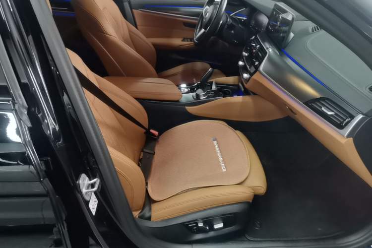 Used BMW 5 Series 2022 Second Facelift 530i M Sport Package Right Front Seat