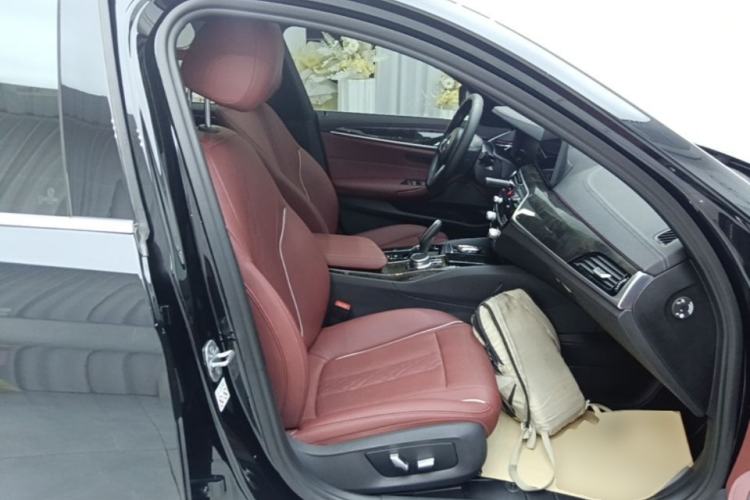 Used BMW 5 Series 2022 Restyled 525Li M Sport Package Right Front Seat