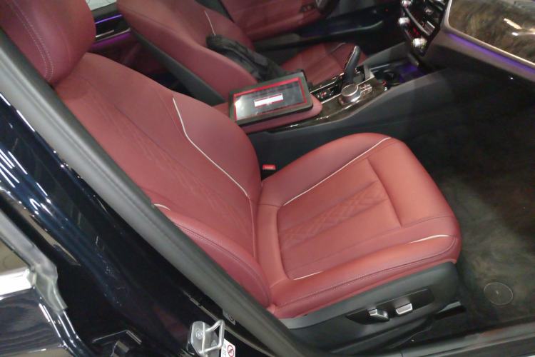 Used BMW 5 Series 2022 Restyled 525Li M Sport Package Right Front Seat