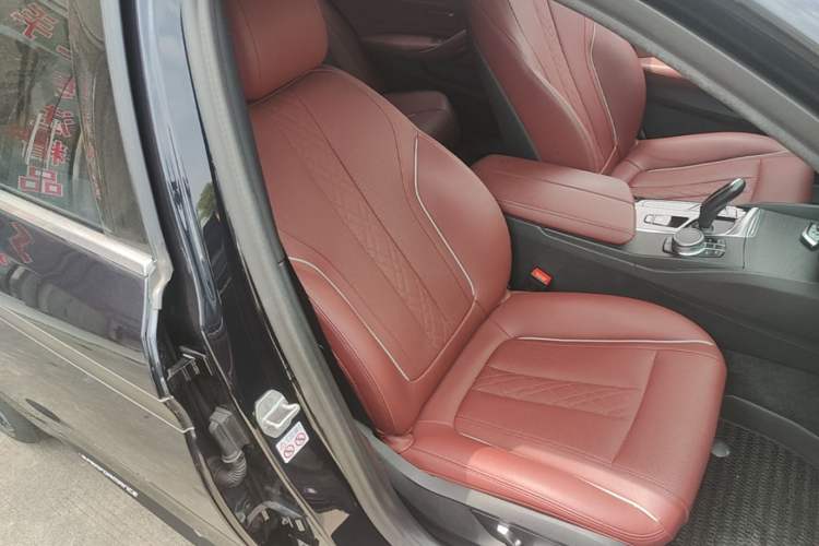 Used BMW 5 Series 2022 Revised Version 530Li xDrive M Sport Package Right Front Seat