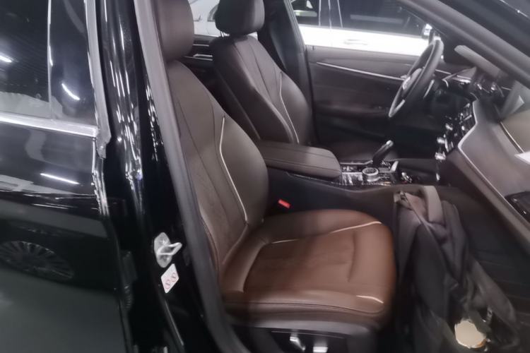 Used BMW 5 Series 2022 530Li Leading Model M Sport Package Right Front Seat