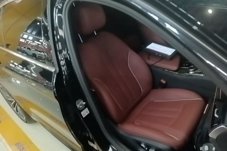 Used BMW 5 Series 2022 Second Facelift 525Li M Sport Package Right Front Seat