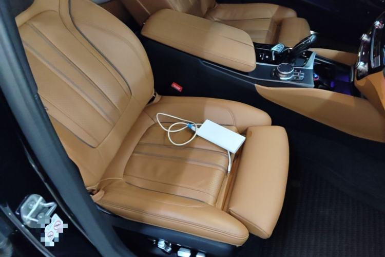 Used BMW 5 Series 2022 Restyled 540i Luxury Edition M Sport Package Right Front Seat