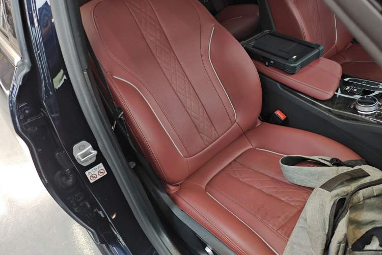 Used BMW 5 Series 2022 Restyled 525Li M Sport Package Right Front Seat