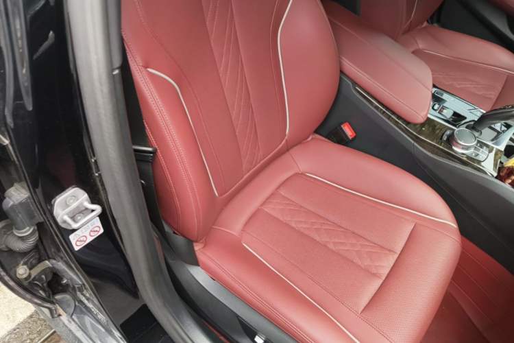 Used BMW 5 Series 2022 Second Facelift 525Li M Sport Package Right Front Seat