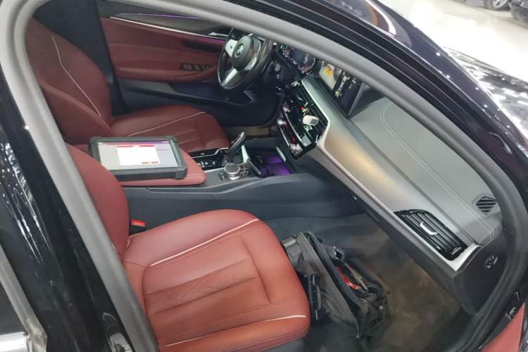 Used BMW 5 Series 2022 Second Facelift 530Li Leading Edition M Sport Package Right Front Seat