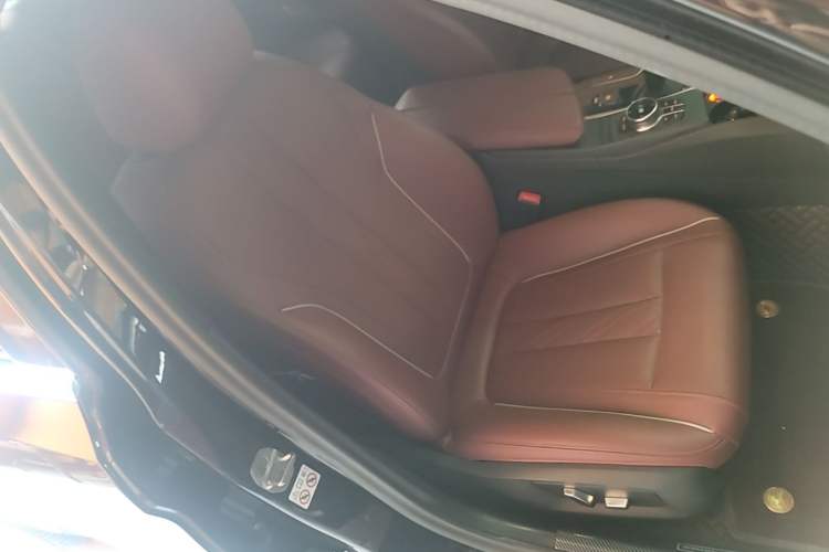 Used BMW 5 Series 2022 Second Facelift 530Li Leading Edition M Sport Package Right Front Seat