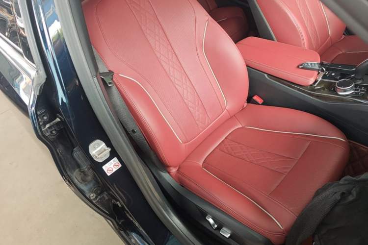 Used BMW 5 Series 2022 Second Facelift 525Li M Sport Package Right Front Seat