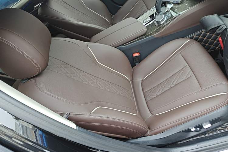 Used BMW 5 Series 2022 Second Facelift 525Li Luxury Package Right Front Seat