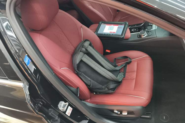 Used BMW 5 Series 2022 Second Facelift 530Li xDrive M Sport Package Right Front Seat