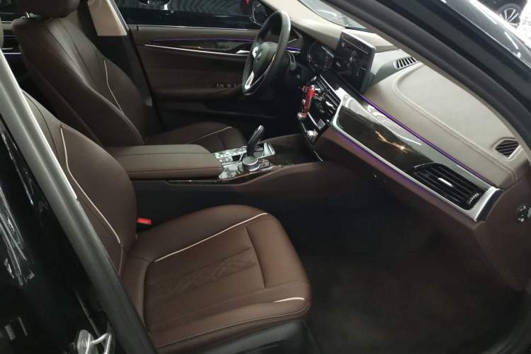 Used BMW 5 Series 2022 Second Facelift 525Li Luxury Package Right Front Seat