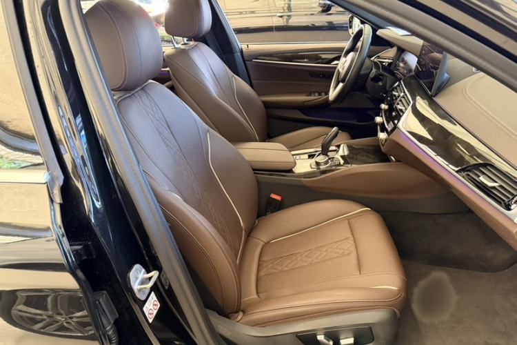 Used BMW 5 Series 2022 Restyled 525Li M Sport Package Right Front Seat