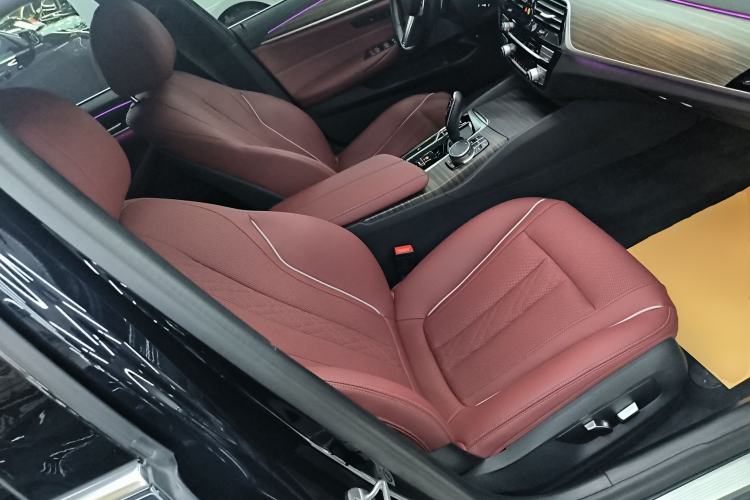 Used BMW 5 Series 2022 Second Facelift 530Li Leading Edition M Sport Package Right Front Seat