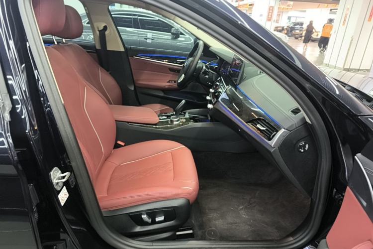 Used BMW 5 Series 2022 Second Facelift 525Li Luxury Package Right Front Seat