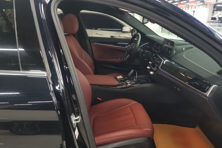 Used BMW 5 Series 2022 Restyled 525Li M Sport Package Right Front Seat
