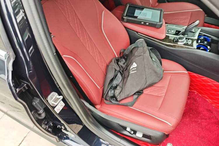 Used BMW 5 Series 2022 Restyled 525Li M Sport Package Right Front Seat