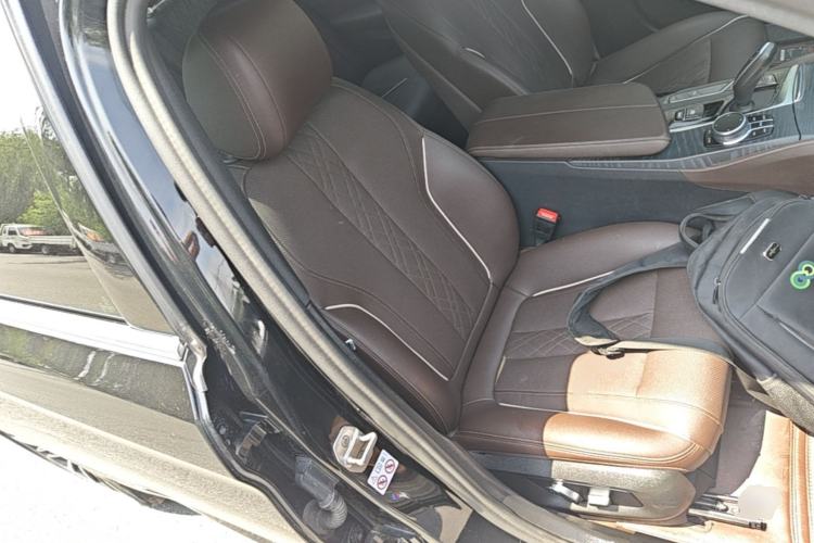 Used BMW 5 Series 2022 530Li Leading Model M Sport Package Right Front Seat