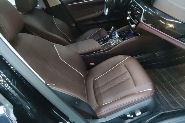 Used BMW 5 Series 2022 Second Facelift 525Li Luxury Package Right Front Seat