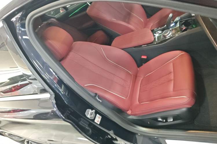 Used BMW 5 Series 2022 Second Facelift 525Li M Sport Package Right Front Seat