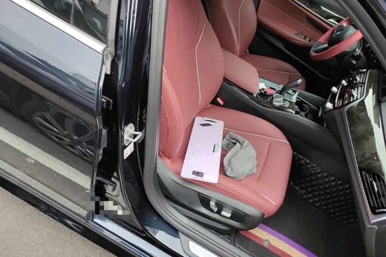 Used BMW 5 Series 2022 Restyled 525Li M Sport Package Right Front Seat