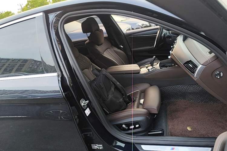 Used BMW 5 Series 2022 Revised Version 3 530Li Luxury Edition M Sport Package Right Front Seat