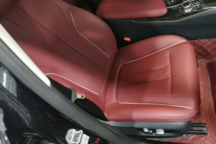 Used BMW 5 Series 2022 Restyled 525Li Luxury Package Right Front Seat