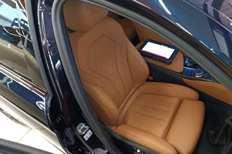 Used BMW 5 Series 2022 Second Facelift 530i M Sport Package Right Front Seat