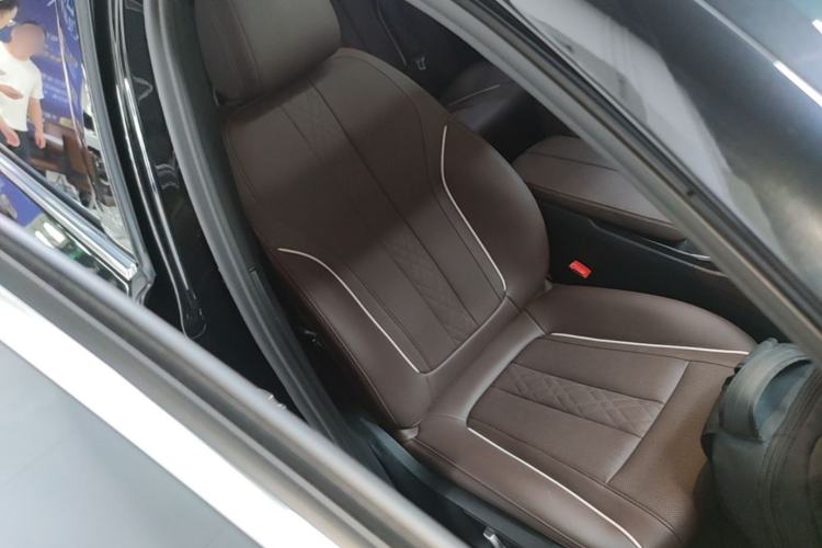 Used BMW 5 Series 2022 Restyled 525Li M Sport Package Right Front Seat