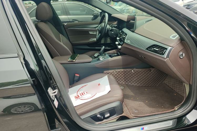 Used BMW 5 Series 2022 Second Facelift 530Li Leading Edition M Sport Package Right Front Seat