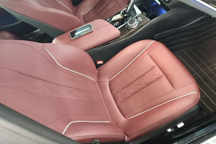 Used BMW 5 Series 2022 525Li M Sport Package Right Front Seat