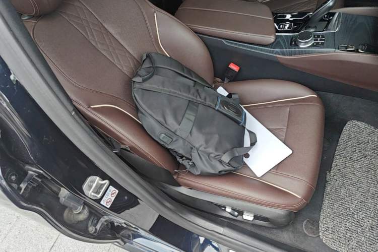 Used BMW 5 Series 2022 Restyled 530Li Leading Edition M Sport Package Right Front Seat