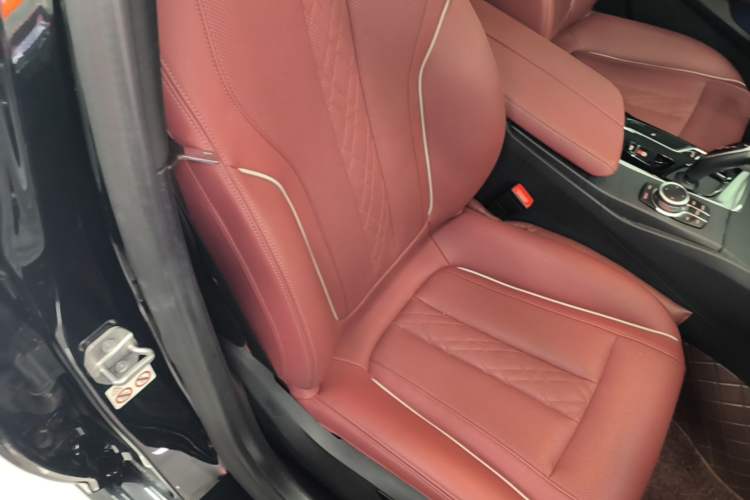 Used BMW 5 Series 2022 Restyled 530Li Leading Edition M Sport Package Right Front Seat