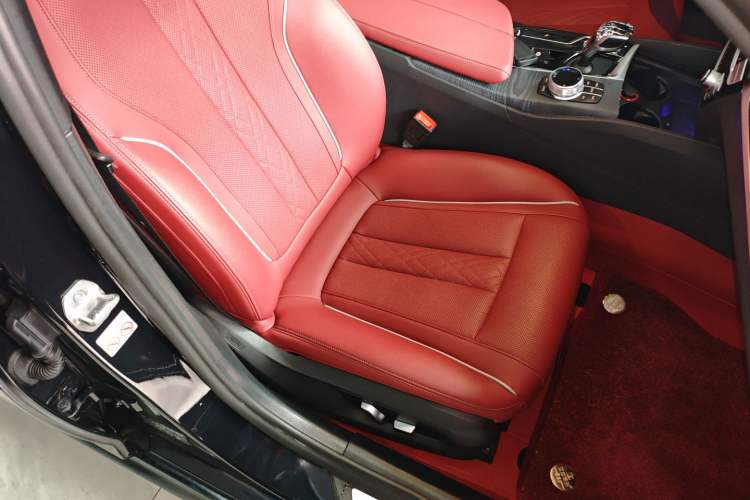 Used BMW 5 Series 2022 Restyled 530Li Leading Edition M Sport Package Right Front Seat