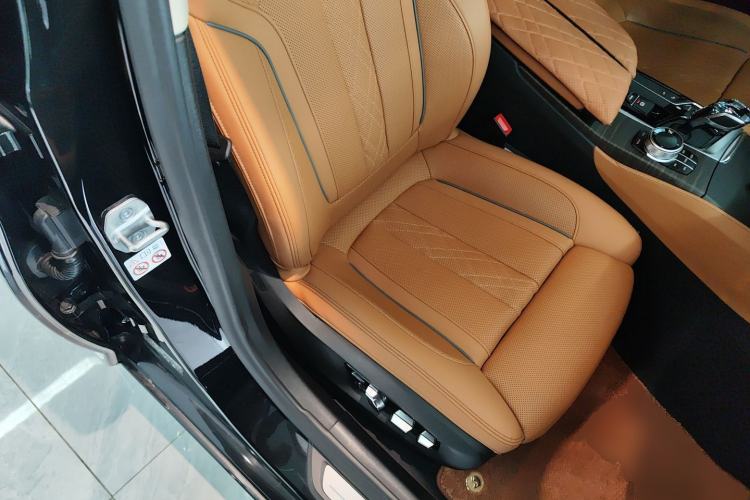 Used BMW 5 Series 2022 Updated 530Li Luxury Edition Premium Package Right Front Seat