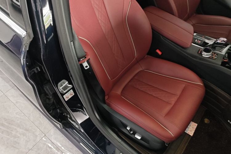 Used BMW 5 Series 2022 Second Facelift 530Li Leading Edition M Sport Package Right Front Seat