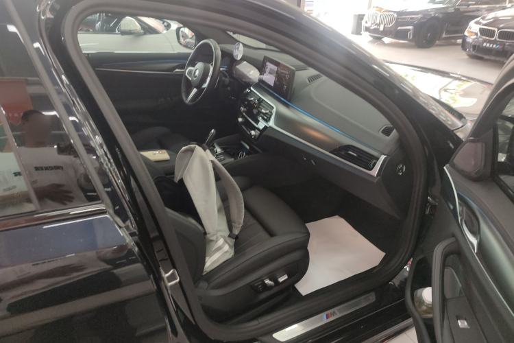 Used BMW 5 Series 2022 Second Facelift 530i M Sport Package Right Front Seat