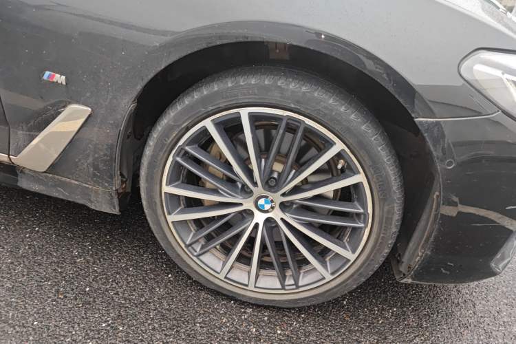 Used BMW 5 Series 2022 530Li Leading Model M Sport Package Right Front Wheel Hub