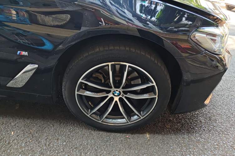Used BMW 5 Series 2022 Restyled 525Li M Sport Package Right Front Wheel Hub