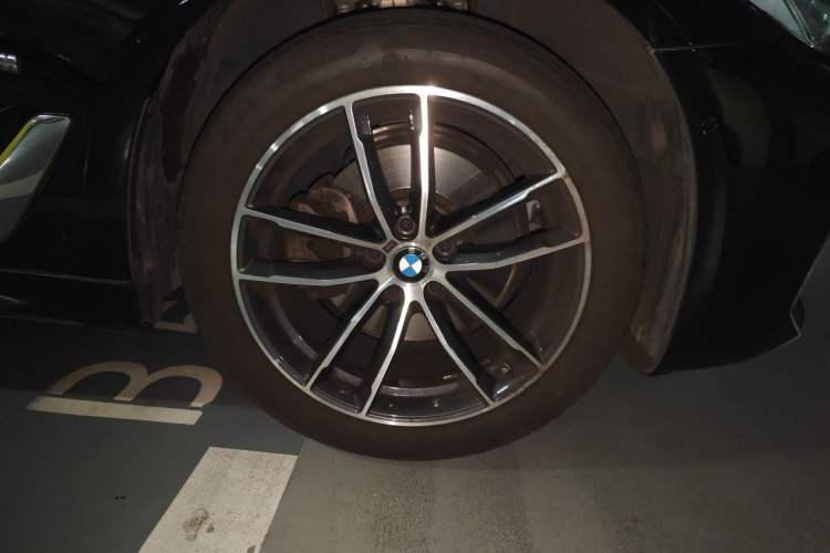Used BMW 5 Series 2022 Second Facelift 525Li M Sport Package Right Front Wheel Hub