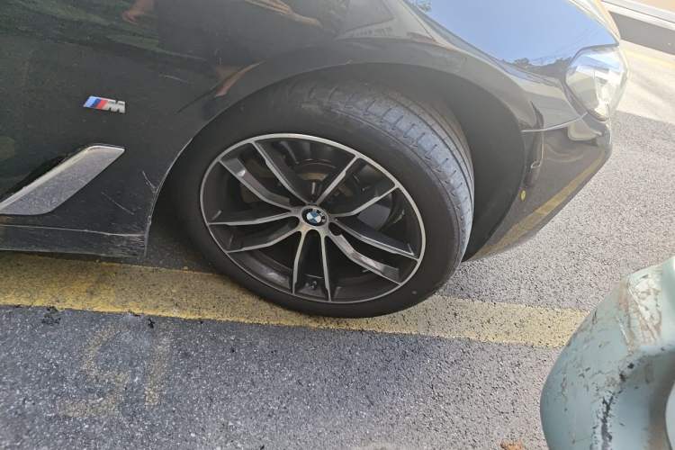 Used BMW 5 Series 2022 Restyled 525Li M Sport Package Right Front Wheel Hub
