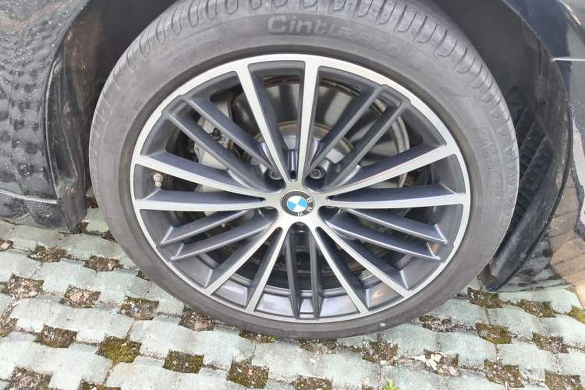 Used BMW 5 Series 2022 530Li Leading Model M Sport Package Right Front Wheel Hub