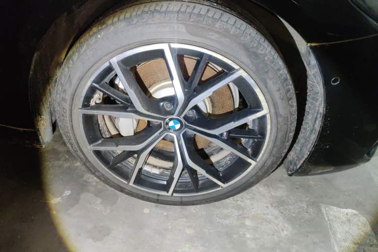 Used BMW 5 Series 2022 Restyled 530Li Luxury Edition M Sport Package Right Front Wheel Hub