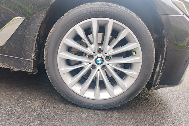 Used BMW 5 Series 2022 Restyled 525Li Luxury Package Right Front Wheel Hub