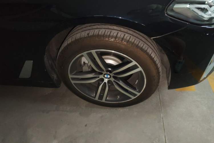 Used BMW 5 Series 2022 Second Facelift 530Li Leading Edition Luxury Package Right Front Wheel Hub