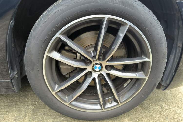 Used BMW 5 Series 2022 525Li Luxury Package Right Front Wheel Hub